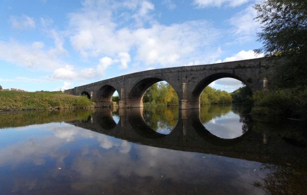 x6-Canoe-the-Wye-Kerne-Bridge-and-castle-2-web.jpg.pagespeed.ic_.0rl8ui5pgl